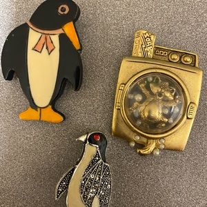 Cute vintage pins. All 3 for 3$